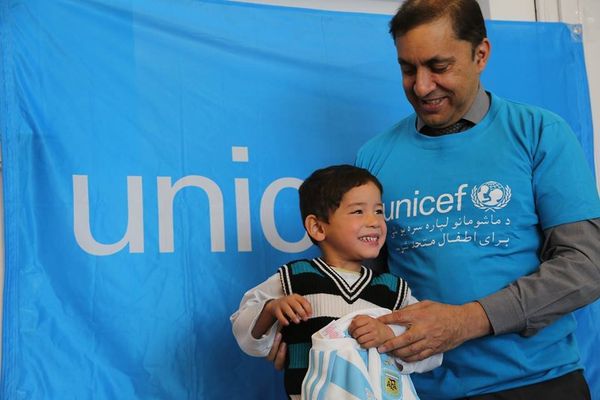 Murtaza Ahmadi with UNICEF Afghanistan Representative Akhil Iyer.  - Sputnik International
