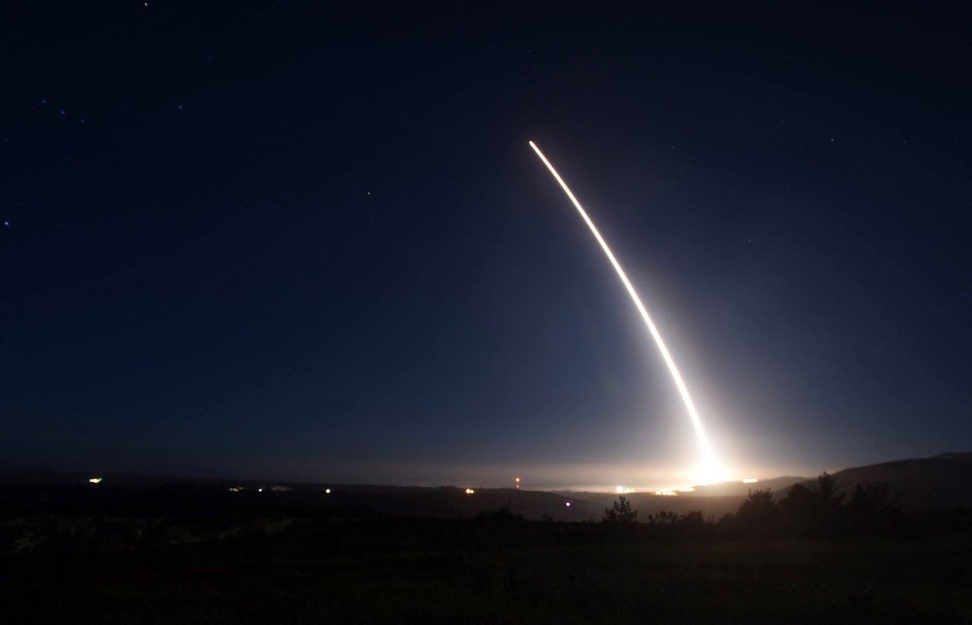 In this photo provided by U.S. Air Force, an unarmed Minuteman III intercontinental ballistic missile launches during an operational test on Saturday, Feb. 20, 2016 at Vandenberg Air Force Base, California. In this photo provided by U.S. Air Force, an unarmed Minuteman III intercontinental ballistic missile launches during an operational test on Saturday, Feb. 20, 2016 at Vandenberg Air Force Base, California. - Sputnik International, 1920, 11.01.2023