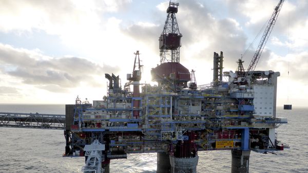 Oil and gas company Statoil drilling and accommodation platform Sleipner A is pictured in the offshore near the Stavanger, Norway, February 11, 2016 - Sputnik International