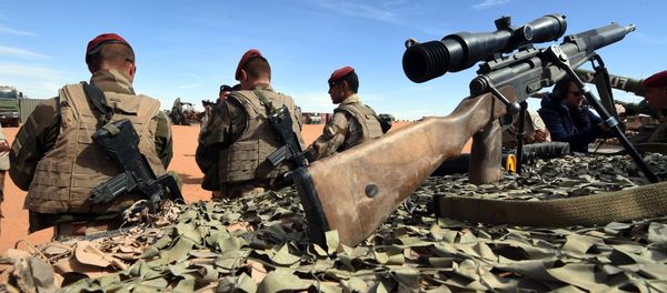 French soldiers of the Barkhane operation stand near the border with Lybia in Madama on January 1, 2015 French soldiers of the Barkhane operation stand near the border with Lybia in Madama on January 1, 2015 - Sputnik International