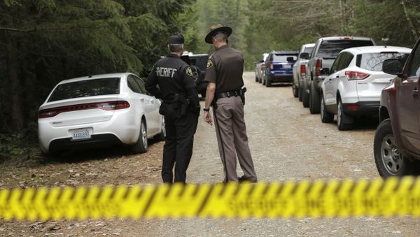 Mason County Sheriff's Chief Criminal Deputies Russ Osterhout, left, and Ryan Spurling, right, stand on a road near the scene of a fatal shooting Friday, Feb. 26, 2016, near Belfair, Wash. Mason County Sheriff's Chief Criminal Deputies Russ Osterhout, left, and Ryan Spurling, right, stand on a road near the scene of a fatal shooting Friday, Feb. 26, 2016, near Belfair, Wash. - Sputnik International