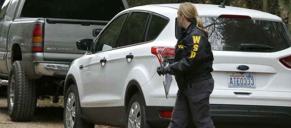 Washington State Patrol detective walks with protective foot covers on near the scene of a fatal shooting Friday, Feb. 26, 2016, near Belfair, Wash Washington State Patrol detective walks with protective foot covers on near the scene of a fatal shooting Friday, Feb. 26, 2016, near Belfair, Wash - Sputnik International