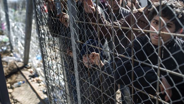 Migrants from Syria wait to cross the Greek-Macedonian border near the town of Gevgelija on February 27, 2016 Migrants from Syria wait to cross the Greek-Macedonian border near the town of Gevgelija on February 27, 2016 - Sputnik International