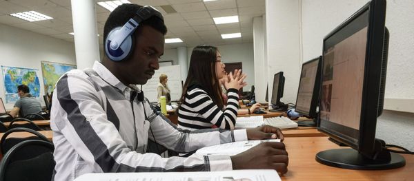 Studnets attending Russian language lesson at the Russian Friendship University - Sputnik International