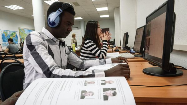 Students attending Russian language lesson at the Russian Friendship University - Sputnik International