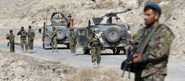 Afghan National Army (ANA) soldiers keep watch at a checkpost in Logar province, Afghanistan February 16, 2016 - Sputnik International