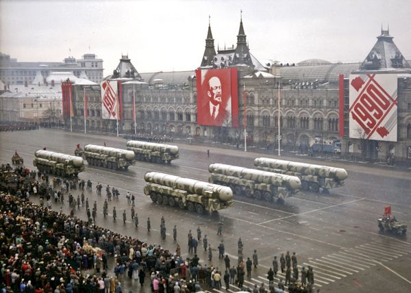 Soviet ICBMs rumbling down Red Square, November 7, 1990, marking the final parade held in honor of the Great October Socialist Revolution. - Sputnik International
