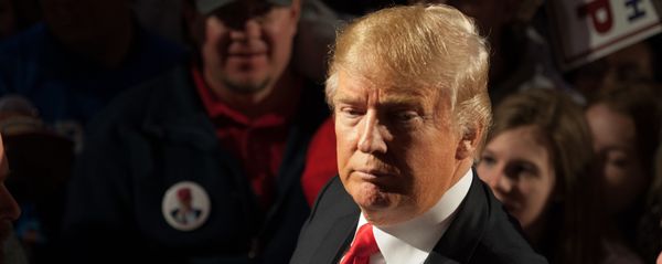 Republican presidential candidate Donald Trump signs autographs for supporters at the conclusion of a Donald Trump rally at Millington Regional Jetport on February 27, 2016 in Millington, Tennessee Republican presidential candidate Donald Trump signs autographs for supporters at the conclusion of a Donald Trump rally at Millington Regional Jetport on February 27, 2016 in Millington, Tennessee - Sputnik International