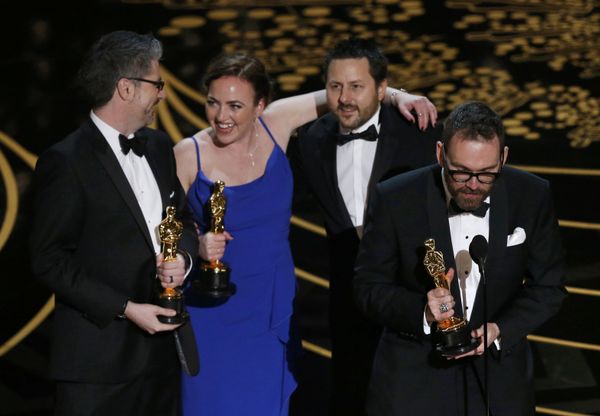 Mark Ardington, Sara Bennett, Paul Norris, and Andrew Whithurst hold their Oscars after winning Visual Effects for the movie Ex Machina at the 88th Academy Awards in Hollywood - Sputnik International