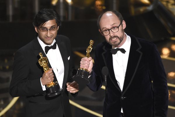 Asif Kapadia, left, and James Gay-Rees accept the award for best documentary feature for “Amy” at the Oscars - Sputnik International