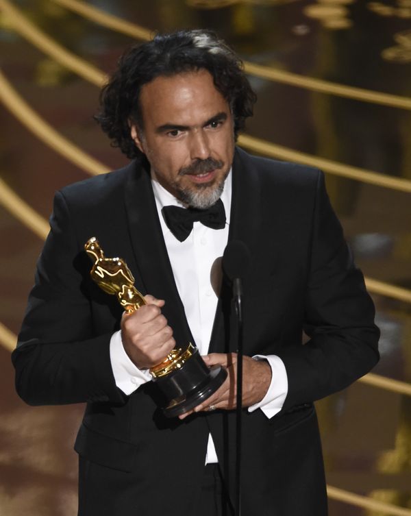 Alejandro G. Inarritu accepts the award for best director for “The Revenant” at the Oscars. - Sputnik International