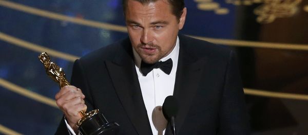 Leonardo DiCaprio accepts the Oscar for Best Actor for the movie The Revenant Leonardo DiCaprio accepts the Oscar for Best Actor for the movie The Revenant - Sputnik International