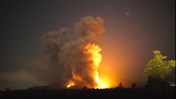 Sinabung volcano eruption. - Sputnik International