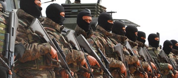 Tunisian soldiers pose during a presentation of the anti-jihadi fence, in near Ben Guerdane, eastern Tunisia. Tunisian soldiers pose during a presentation of the anti-jihadi fence, in near Ben Guerdane, eastern Tunisia. - Sputnik International