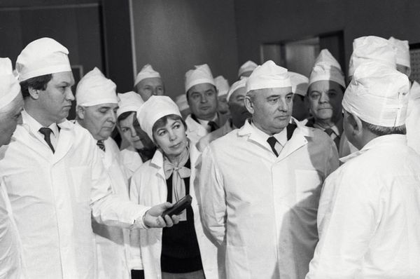 Mikhail Gorbachev and wife visit Chernobyl nuclear plant - Sputnik International