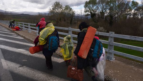 Newly arrived migrants walk towards the Greek-Macedonian border near the Greek village of Idomeni Newly arrived migrants walk towards the Greek-Macedonian border near the Greek village of Idomeni - Sputnik International