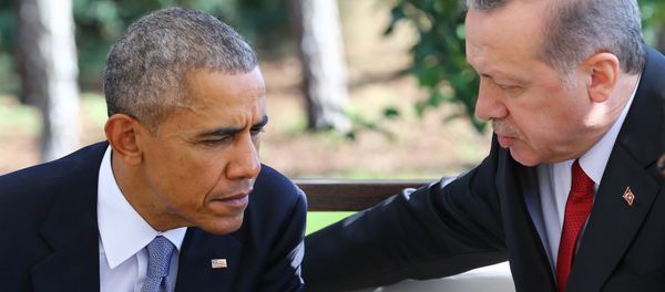 Turkish President Recep Tayyip Erdogan (R) speaks with US President Barack Obama (L) during a bilateral meeting on the sidelines of the G20 Turkey Leaders Summit in Antalya. (File) - Sputnik International