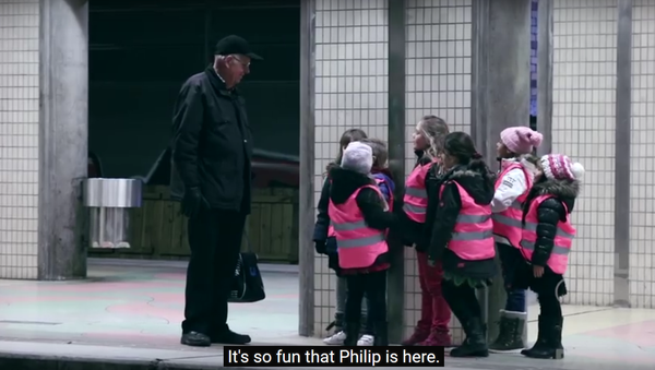 Swedish kids amuse man - Sputnik International