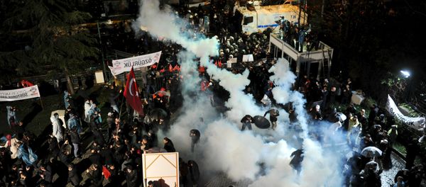 Riot police use tear gas to disperse protesting employees and supporters of Zaman newspaper at the courtyard of the newspaper's office in Istanbul, Turkey, late March 4, 2016 Riot police use tear gas to disperse protesting employees and supporters of Zaman newspaper at the courtyard of the newspaper's office in Istanbul, Turkey, late March 4, 2016 - Sputnik International