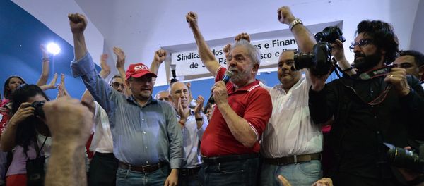 Brazilian former president Luiz Inacio Lula da Silva attends a meeting organized by unionists and members of the Workers Party (PT) in Sao Paulo downtown Brazil on March 4, 2016 Brazilian former president Luiz Inacio Lula da Silva attends a meeting organized by unionists and members of the Workers Party (PT) in Sao Paulo downtown Brazil on March 4, 2016 - Sputnik International