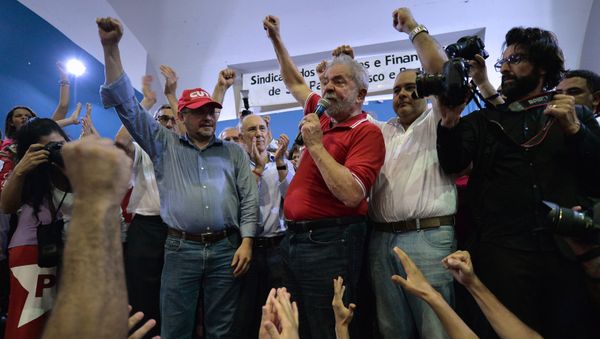 Brazilian former president Luiz Inacio Lula da Silva attends a meeting organized by unionists and members of the Workers Party (PT) in Sao Paulo downtown Brazil on March 4, 2016 Brazilian former president Luiz Inacio Lula da Silva attends a meeting organized by unionists and members of the Workers Party (PT) in Sao Paulo downtown Brazil on March 4, 2016 - Sputnik International