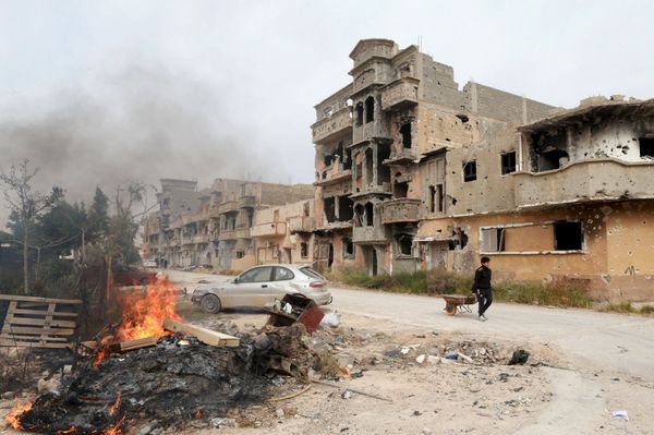 A man pulls a wheelbarrow past destroyed buildings after clashes between military forces loyal to Libya's eastern government and Islamist fighters, in Benghazi, Libya, February 28, 2016. A man pulls a wheelbarrow past destroyed buildings after clashes between military forces loyal to Libya's eastern government and Islamist fighters, in Benghazi, Libya, February 28, 2016. - Sputnik International