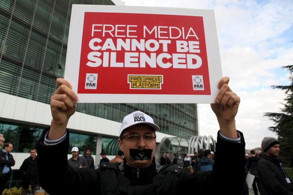 Employees of Zaman newspaper gather at the courtyard of the newspaper during a protest in Istanbul, Turkey March 4, 2016. - Sputnik International