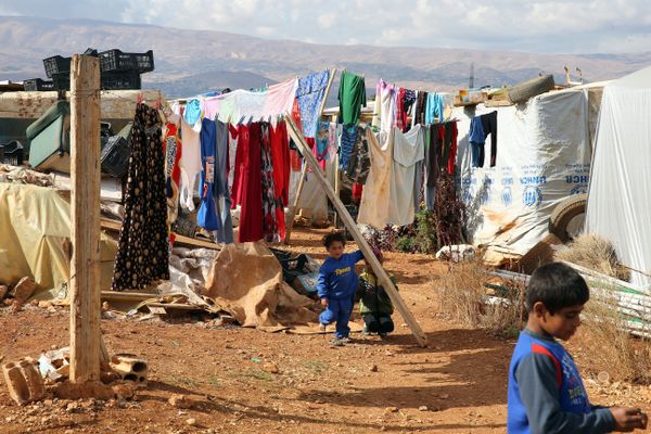 Syrian refugee children stand on November 15, 2015, at a makeshift camp by Taybeh village, in Lebanon's eastern Bekaa Valley Syrian refugee children stand on November 15, 2015, at a makeshift camp by Taybeh village, in Lebanon's eastern Bekaa Valley - Sputnik International