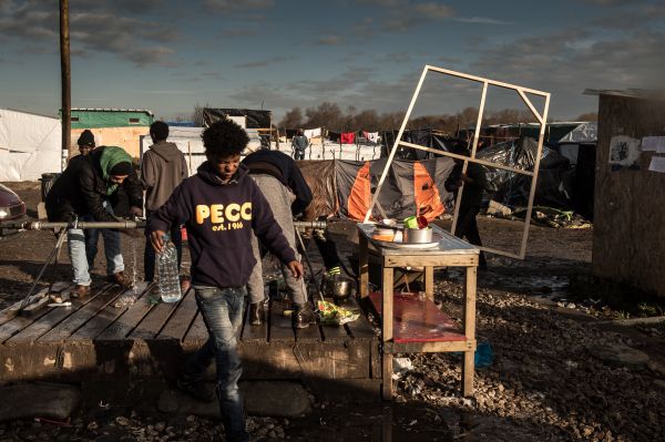 Men wash up at a water source at the migrant camp known as the Jungle in Calais on December 7, 2015 Men wash up at a water source at the migrant camp known as the Jungle in Calais on December 7, 2015 - Sputnik International