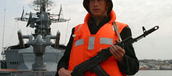 A serviceman of the Smetlivy anti-submarine ship of Russia's Black Sea Fleet at the naval base in Sevastopol - Sputnik International
