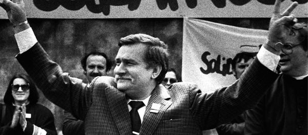 Polish President and Solidarity founding leader Lech Walesa shows v-sign in front of Solidarity poster during his presidential campaign in Plock in this May 7, 1989 file photo Polish President and Solidarity founding leader Lech Walesa shows v-sign in front of Solidarity poster during his presidential campaign in Plock in this May 7, 1989 file photo - Sputnik International