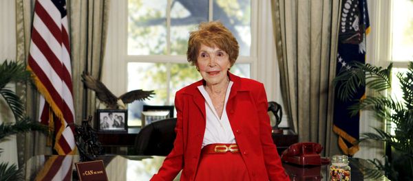 Former U.S. first lady Nancy Reagan waits to greet Republican presidential candidates in a replica of the Oval Office at the Ronald Reagan Presidential Library in Simi Valley, California in this September 7, 2011 file photo - Sputnik International