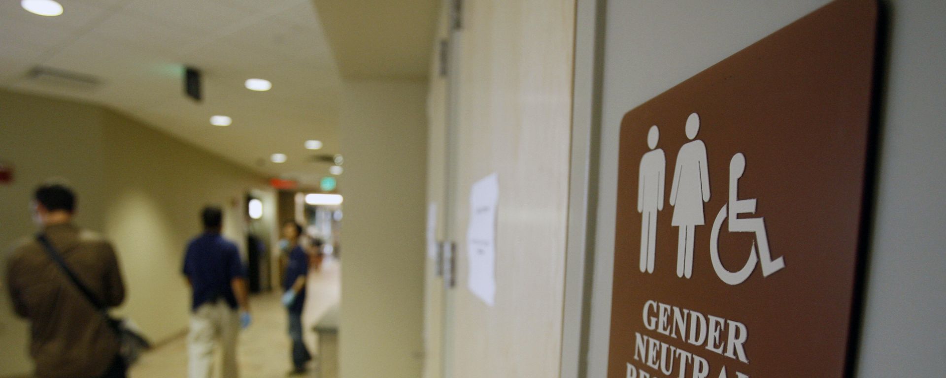 In this Aug. 23, 2007 file photo, a sign marks the entrance to a gender neutral restroom at the University of Vermont in Burlington, Vt. In this Aug. 23, 2007 file photo, a sign marks the entrance to a gender neutral restroom at the University of Vermont in Burlington, Vt. - Sputnik International, 1920, 17.11.2021