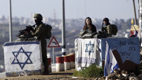 Israeli soldiers stand guard at Gush Etzion junction in the West Bank Friday, March 4, 2016 - Sputnik International