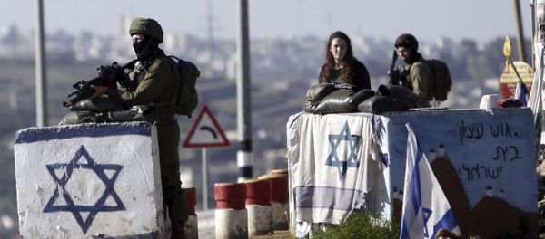 Israeli soldiers stand guard at Gush Etzion junction in the West Bank Friday, March 4, 2016 - Sputnik International