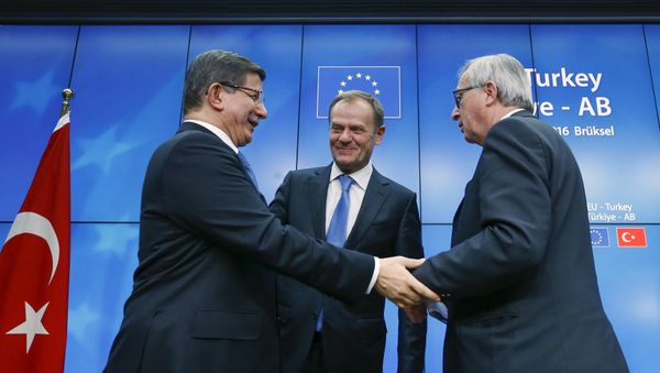 Turkish Prime Minister Ahmet Davutoglu (L), European Council President Donald Tusk (C) and European Commission President Jean Claude Juncker (R) greet each other after a news conference at the end of a EU-Turkey summit in Brussels March 8, 2016. Turkish Prime Minister Ahmet Davutoglu (L), European Council President Donald Tusk (C) and European Commission President Jean Claude Juncker (R) greet each other after a news conference at the end of a EU-Turkey summit in Brussels March 8, 2016. - Sputnik International