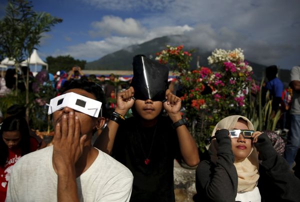 Stargazers' Paradise: Mind-Boggling Pictures of First Solar Eclipse in 2016 - Sputnik International