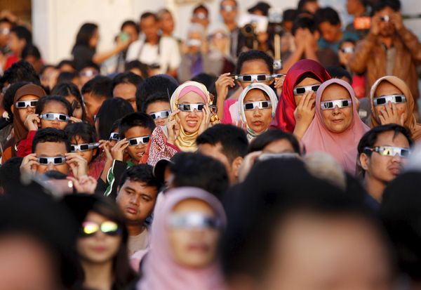 Stargazers' Paradise: Mind-Boggling Pictures of First Solar Eclipse in 2016 - Sputnik International