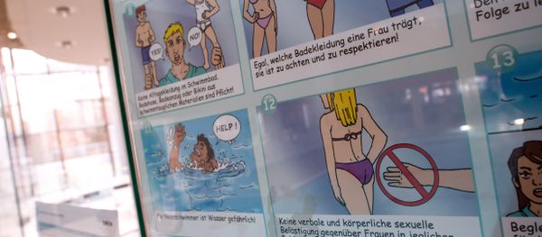 A poster informs about pool rules in a public swimming pool in Munich, southern Germany, on January 12, 2016. - Sputnik International