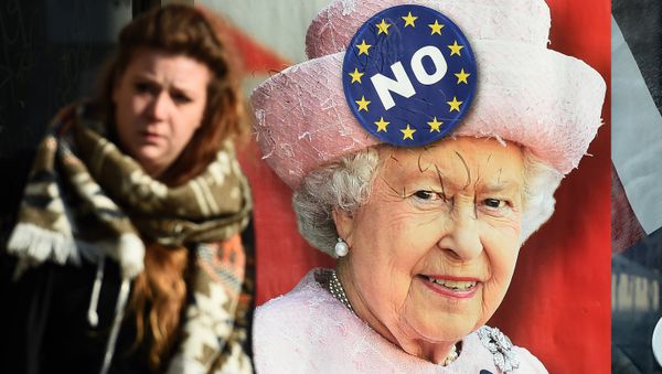 A combo picture made and taken on February 29, 2016 in Brussels shows two women walking by a bus stop with an advertisement campaign for a Belgium radio news channel picturing British Queen Elizabeth II with a logo reading No on her hat . A combo picture made and taken on February 29, 2016 in Brussels shows two women walking by a bus stop with an advertisement campaign for a Belgium radio news channel picturing British Queen Elizabeth II with a logo reading No on her hat . - Sputnik International