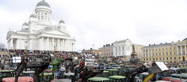 Farmers from different parts of Finland with their tractors participate in a demonstration over declining agricultural earnings in Helsinki, Finland, March 11, 2016. - Sputnik International