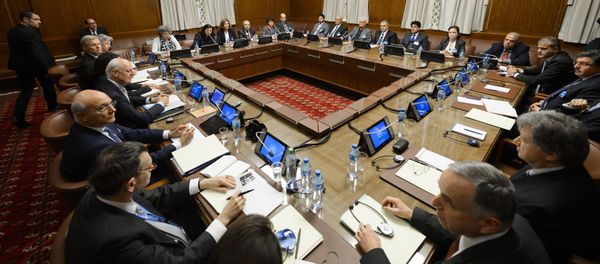 United Nations (UN) special envoy Staffan de Mistura (C-L) sits facing Syria's main opposition group during Syrian peace talks at the UN Offices in Geneva. (File) United Nations (UN) special envoy Staffan de Mistura (C-L) sits facing Syria's main opposition group during Syrian peace talks at the UN Offices in Geneva. (File) - Sputnik International