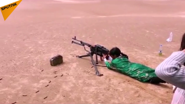 Little Girls in Yemen Learn How to Use Heavy Machineguns - Sputnik International