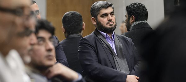 Chief negotiator for the main Syrian opposition body and rebel group Army of Islam, Mohammed Alloush (C) stands during a press conference after Syrian peace talks on February 3, 2016 in Geneva. (File) - Sputnik International