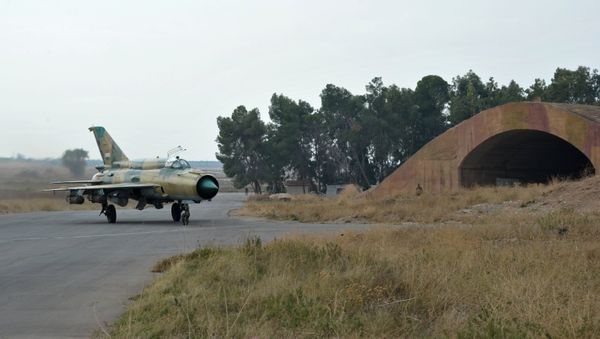 MiG-21 aircraft of the Syrian Air Force gets ready for a mission at the Hama airbase near the city of Hama, Syria's Hama Province - Sputnik International