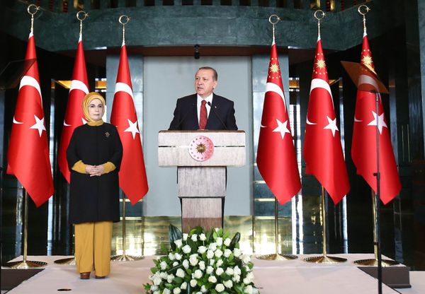 Turkish President Recep Tayyip Erdogan delivers a speech, flanked by his wife Emine, during a reception for World Smoking Cessation Day at the Presidential Palace in Ankara on February 9, 2016 Turkish President Recep Tayyip Erdogan delivers a speech, flanked by his wife Emine, during a reception for World Smoking Cessation Day at the Presidential Palace in Ankara on February 9, 2016 - Sputnik International