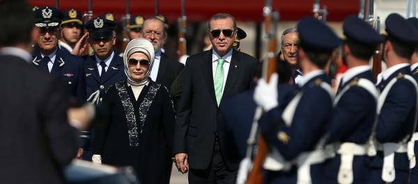 Turkish President Recep Tayyip Erdogan, right, and his wife, Emine, arrive at the airport in Santiago, Chile, Sunday, Jan. 31, 2016 - Sputnik International
