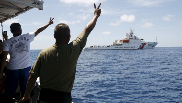 Filipino soldiers gesture at a Chinese Coast Guard vessel on the disputed Second Thomas Shoal, part of the Spratly Islands, in the South China Sea March 29, 2014 Filipino soldiers gesture at a Chinese Coast Guard vessel on the disputed Second Thomas Shoal, part of the Spratly Islands, in the South China Sea March 29, 2014 - Sputnik International