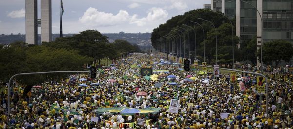 Demonstrators attend a protest against Brazil's President Dilma Rousseff, part of nationwide protests calling for her impeachment, near the Brazilian national congress in Brasilia, Brazil, March 13, 2016 - Sputnik International