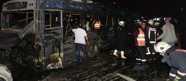 Сгоревший автобус в результате взрыва в Анкаре - Sputnik International